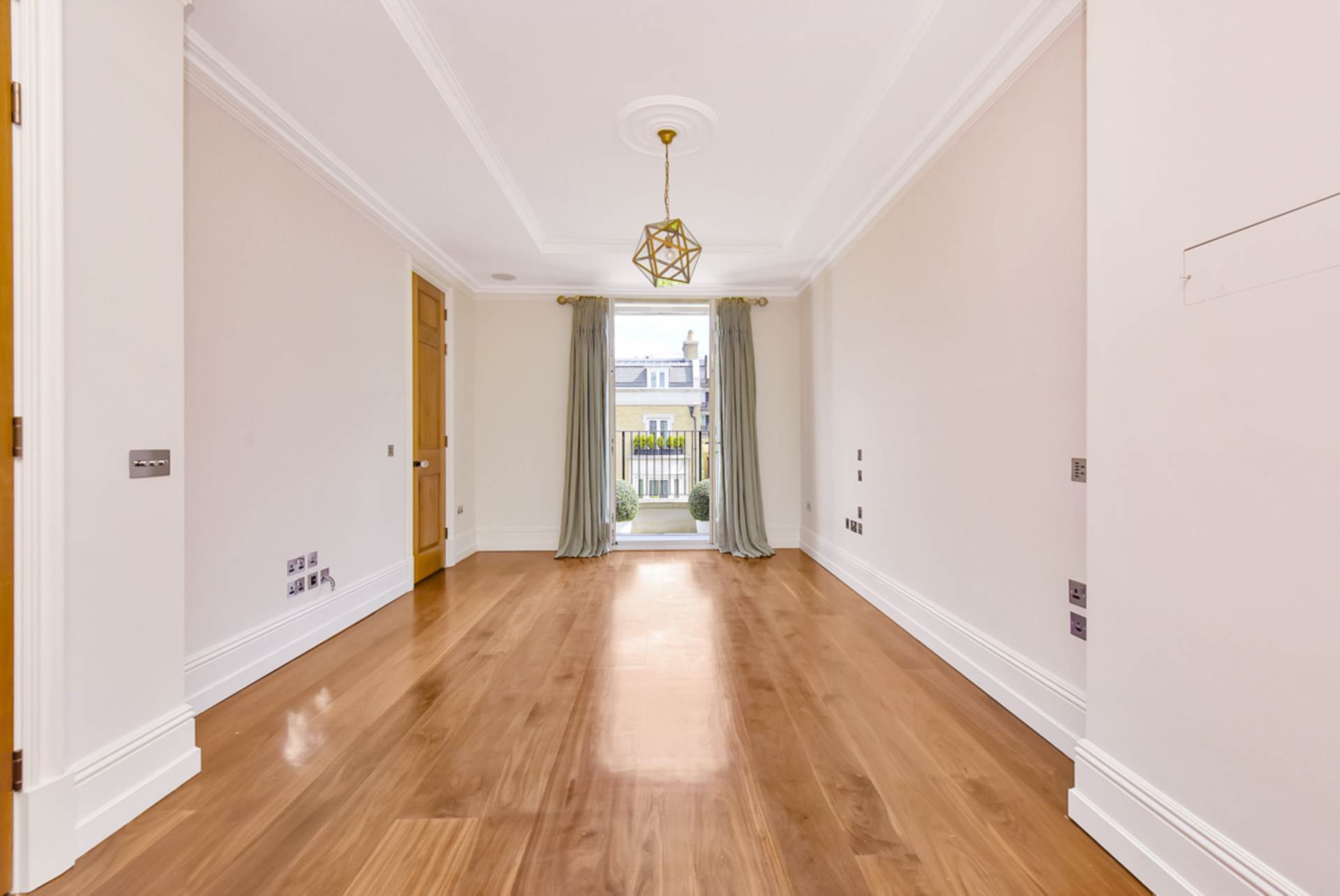 Wycombe Square, Kensington W8, Image 6