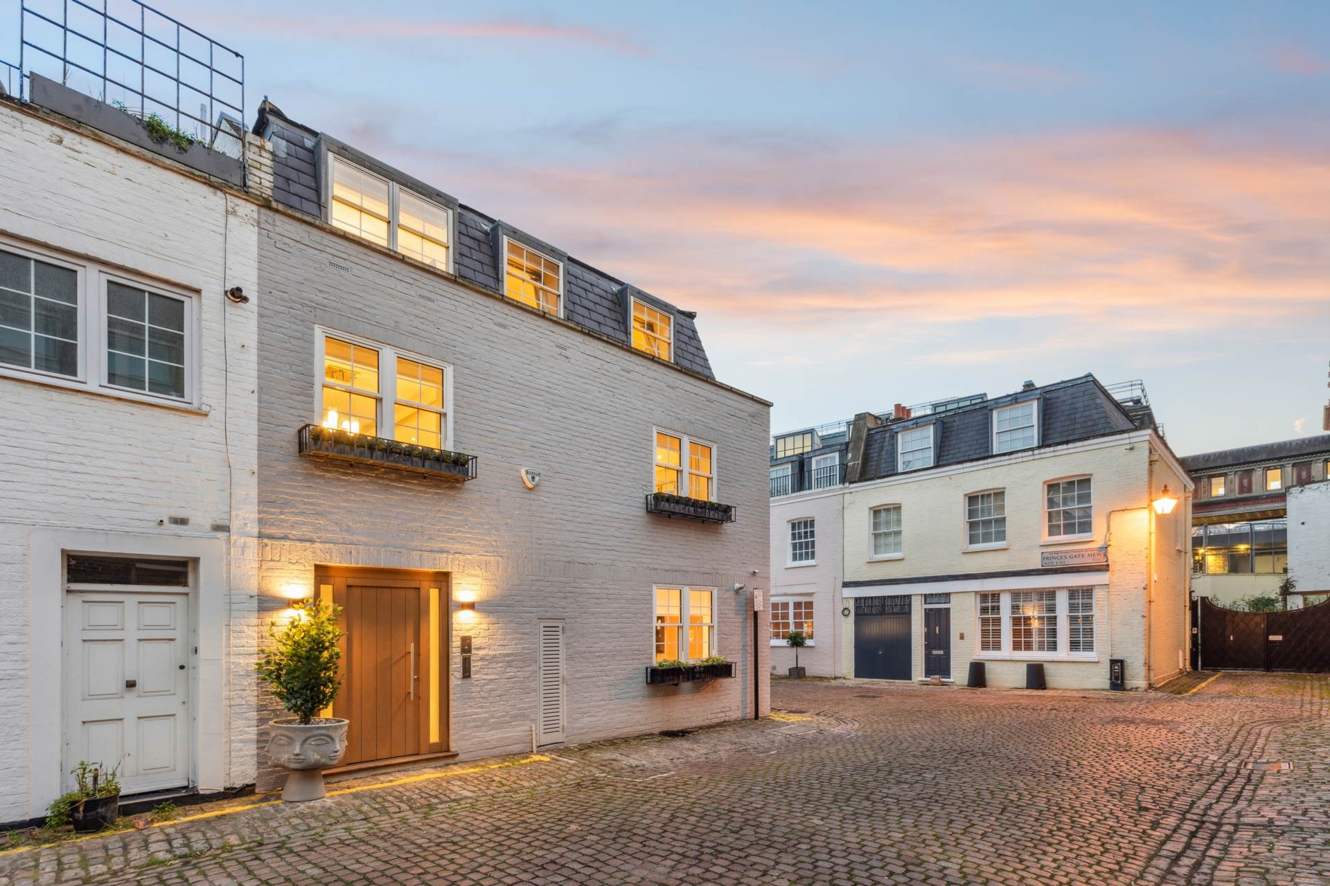 Princes Gate Mews, Knightsbridge SW7, Image 16