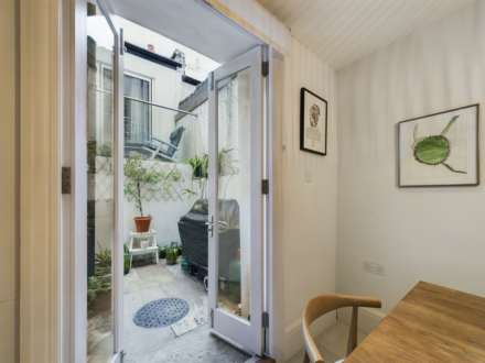 Kensington Court Place, Kensington W8, Image 15