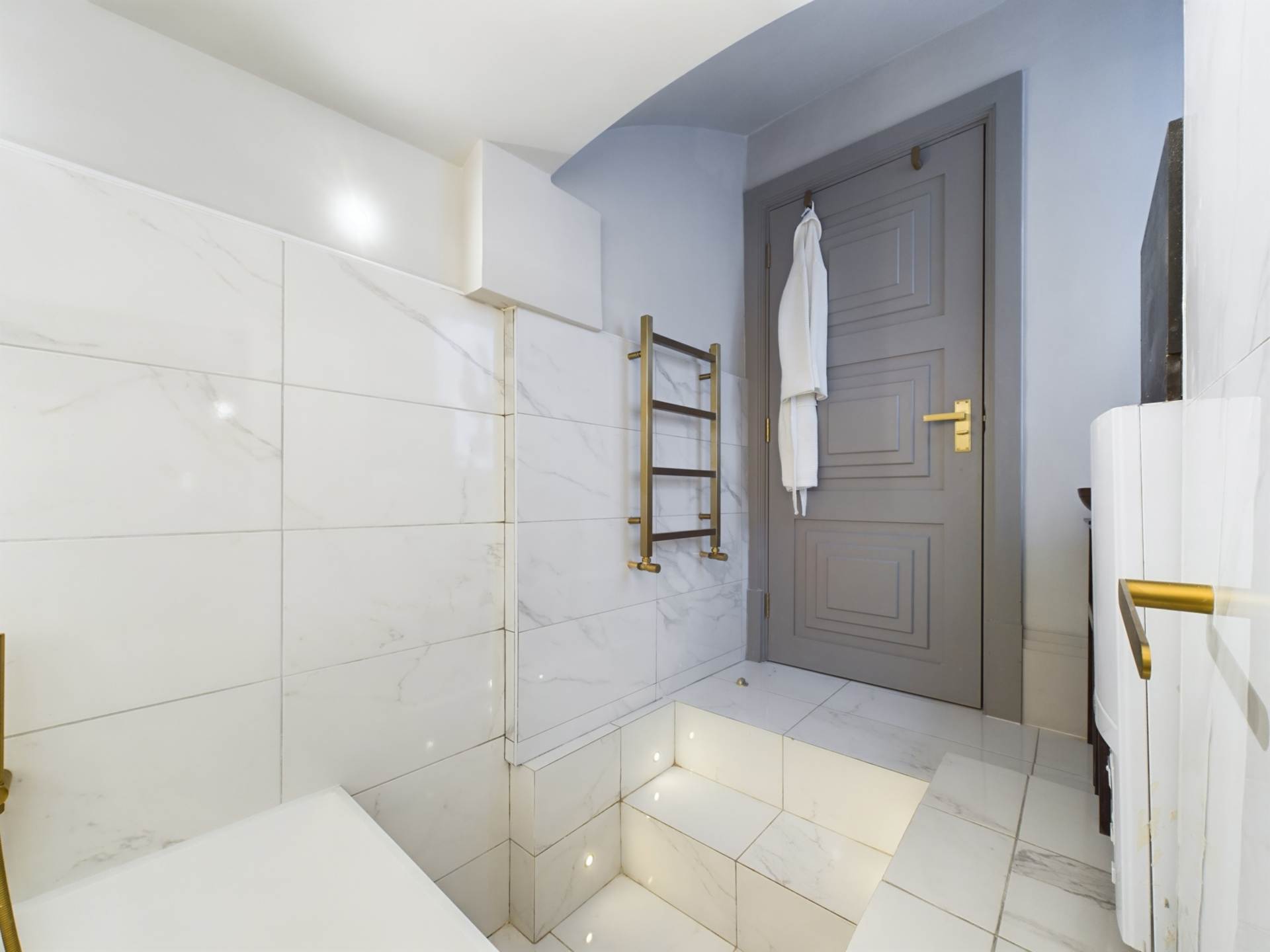 Palace Gardens Terrace, Kensington W8, Image 17