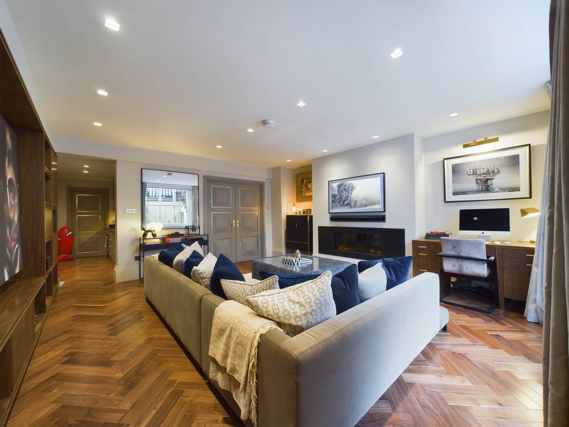 Palace Gardens Terrace, Kensington W8, Image 2