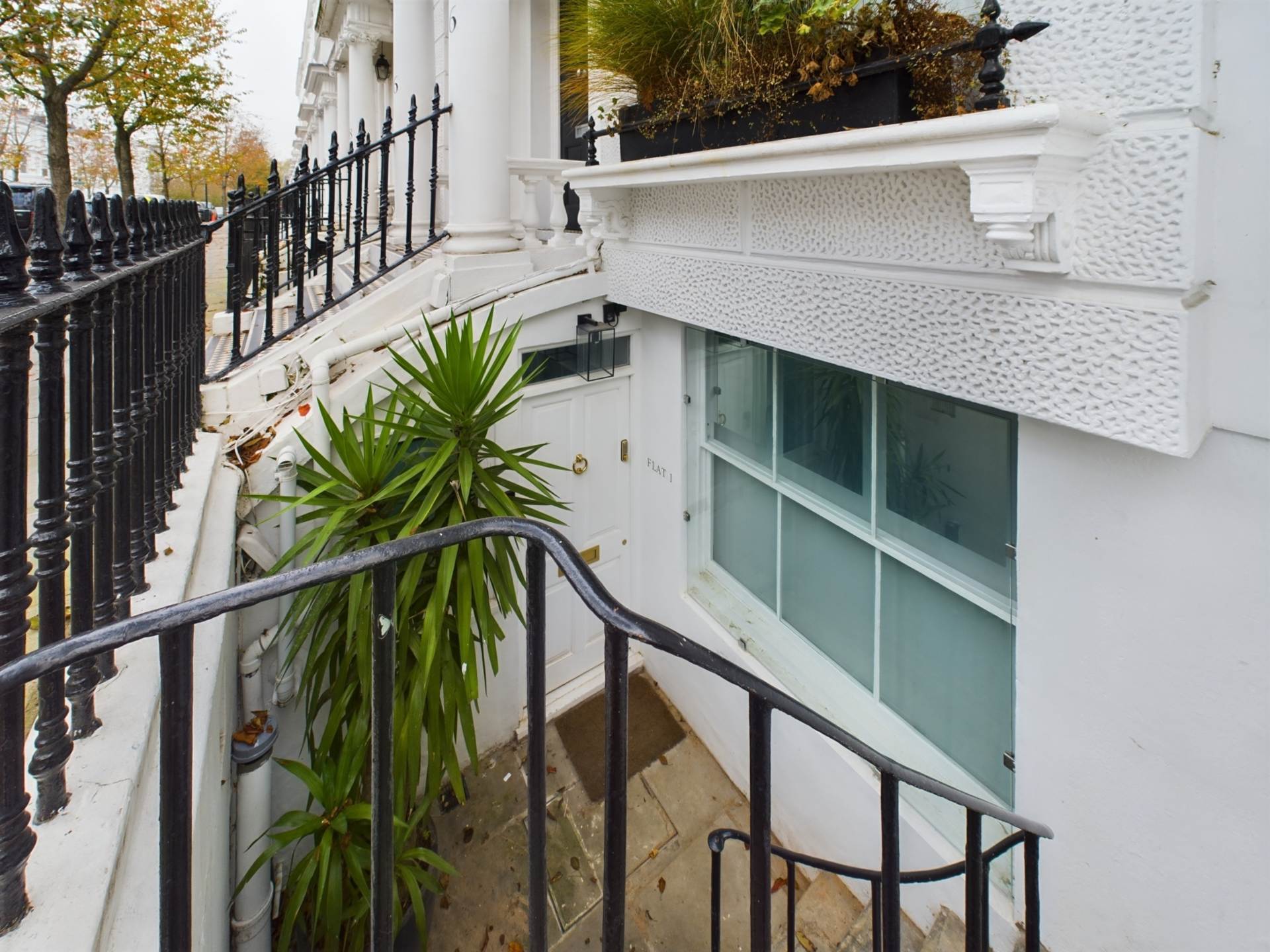 Palace Gardens Terrace, Kensington W8, Image 24