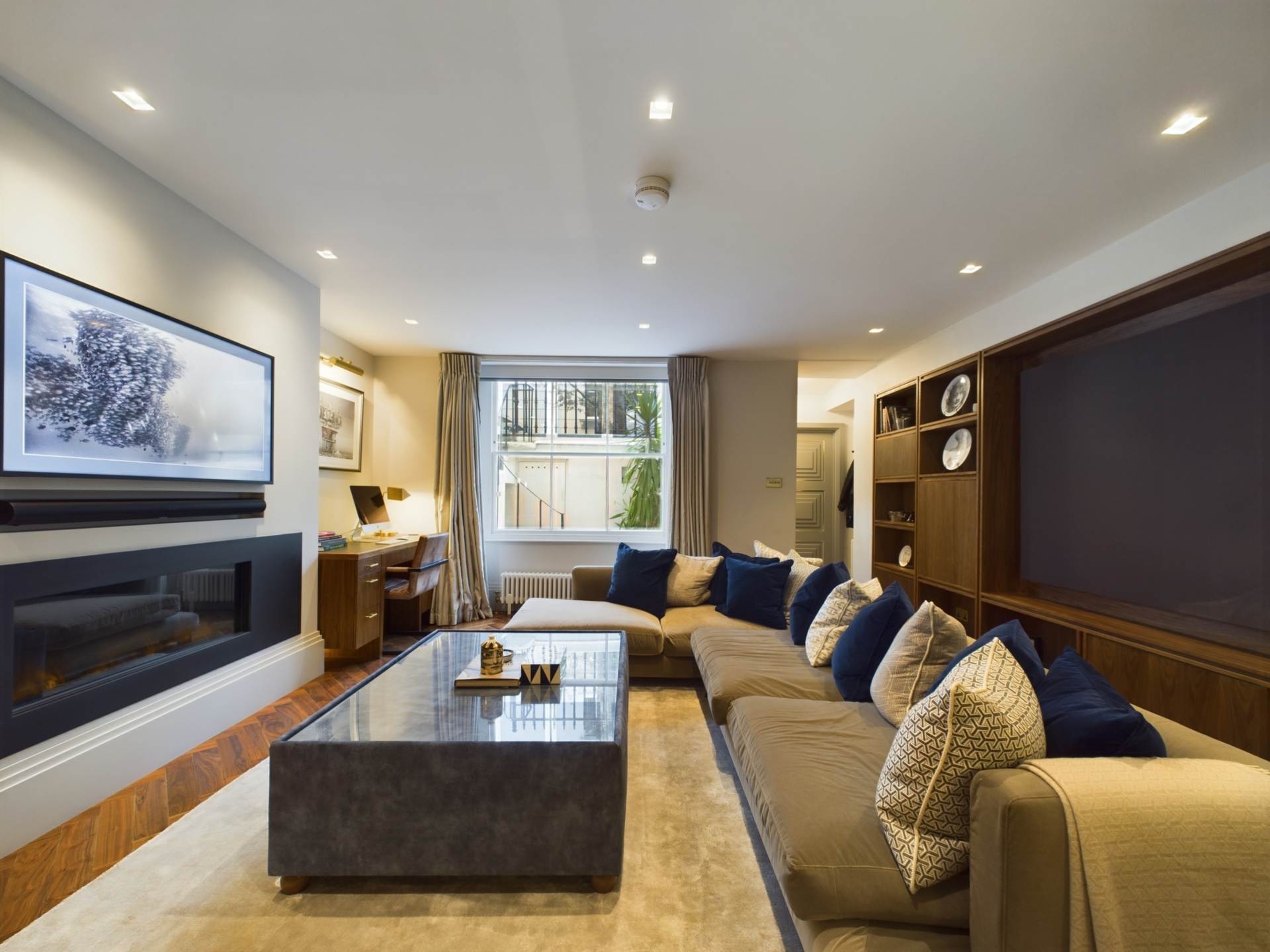 Palace Gardens Terrace, Kensington W8, Image 5