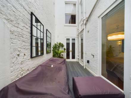 Palace Gardens Terrace, Kensington W8, Image 19