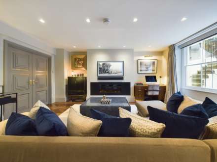 Palace Gardens Terrace, Kensington W8, Image 4