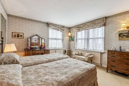 Penthouse, Kingston House South, Knightsbridge SW7, Image 7