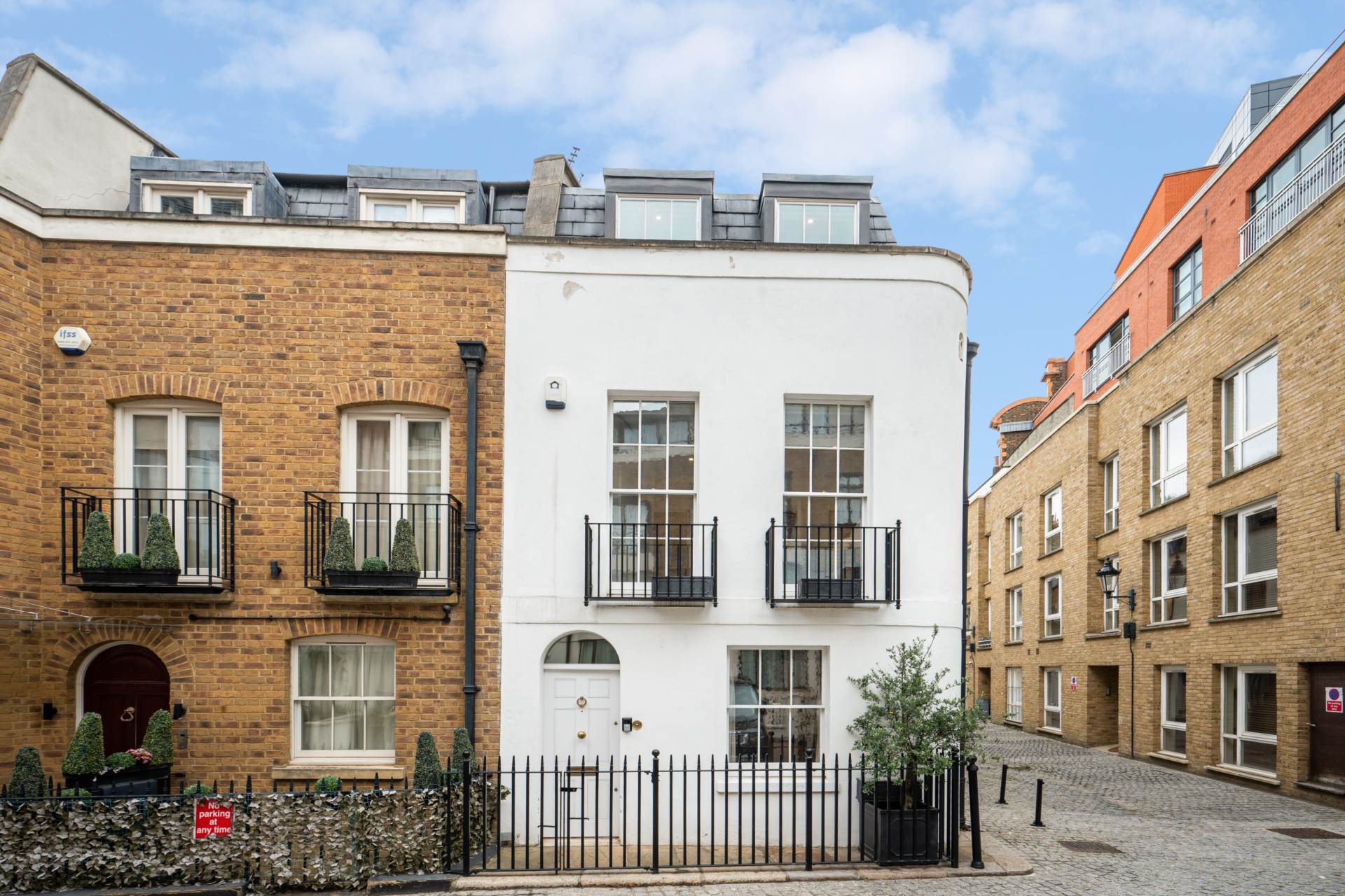 Montpelier Mews, Knightsbridge SW7, Image 1