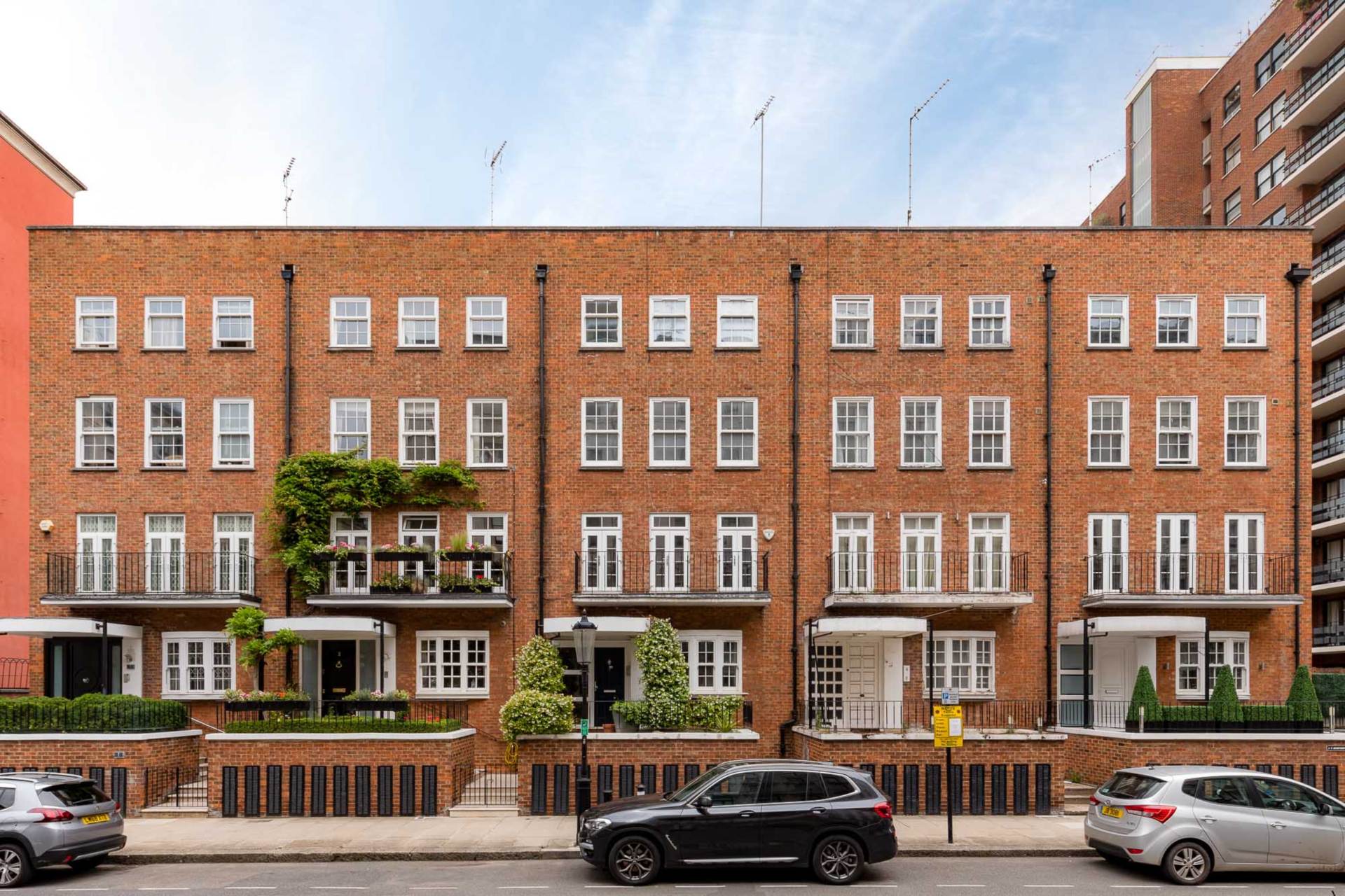 Moncorvo Close, Knightsbridge SW7, Image 15