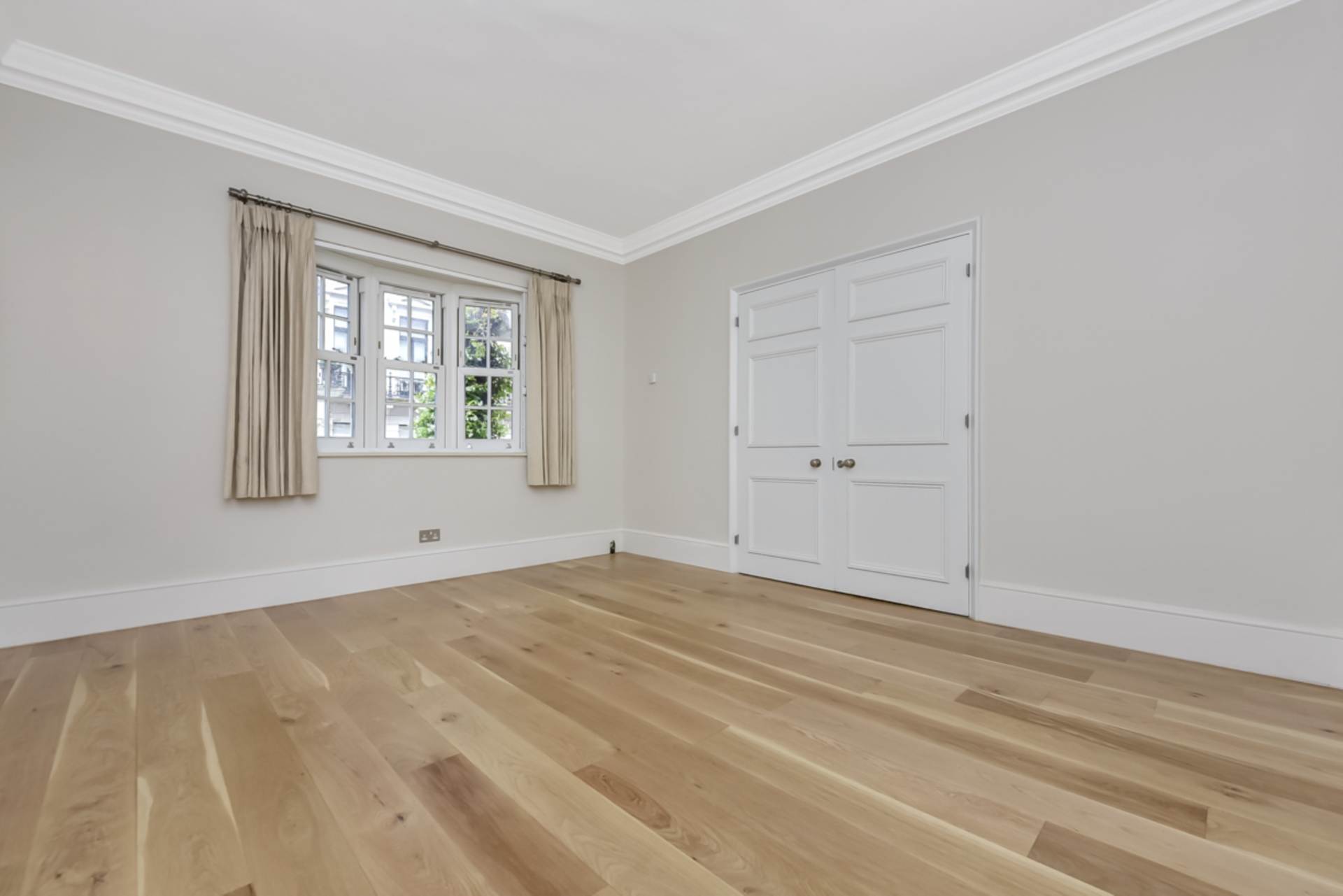Moncorvo Close, Knightsbridge SW7, Image 8