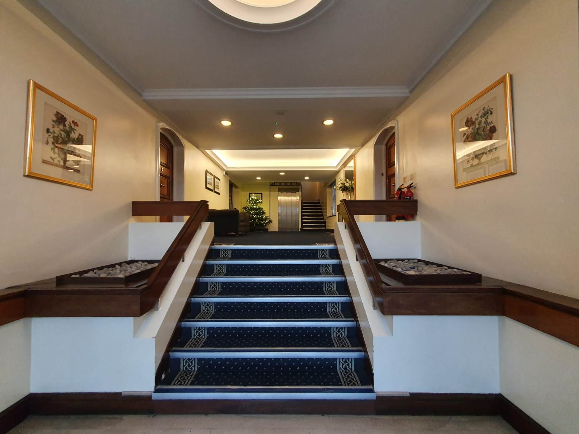 Leonard Court, Edwardes Square, Kensington W8, Image 13