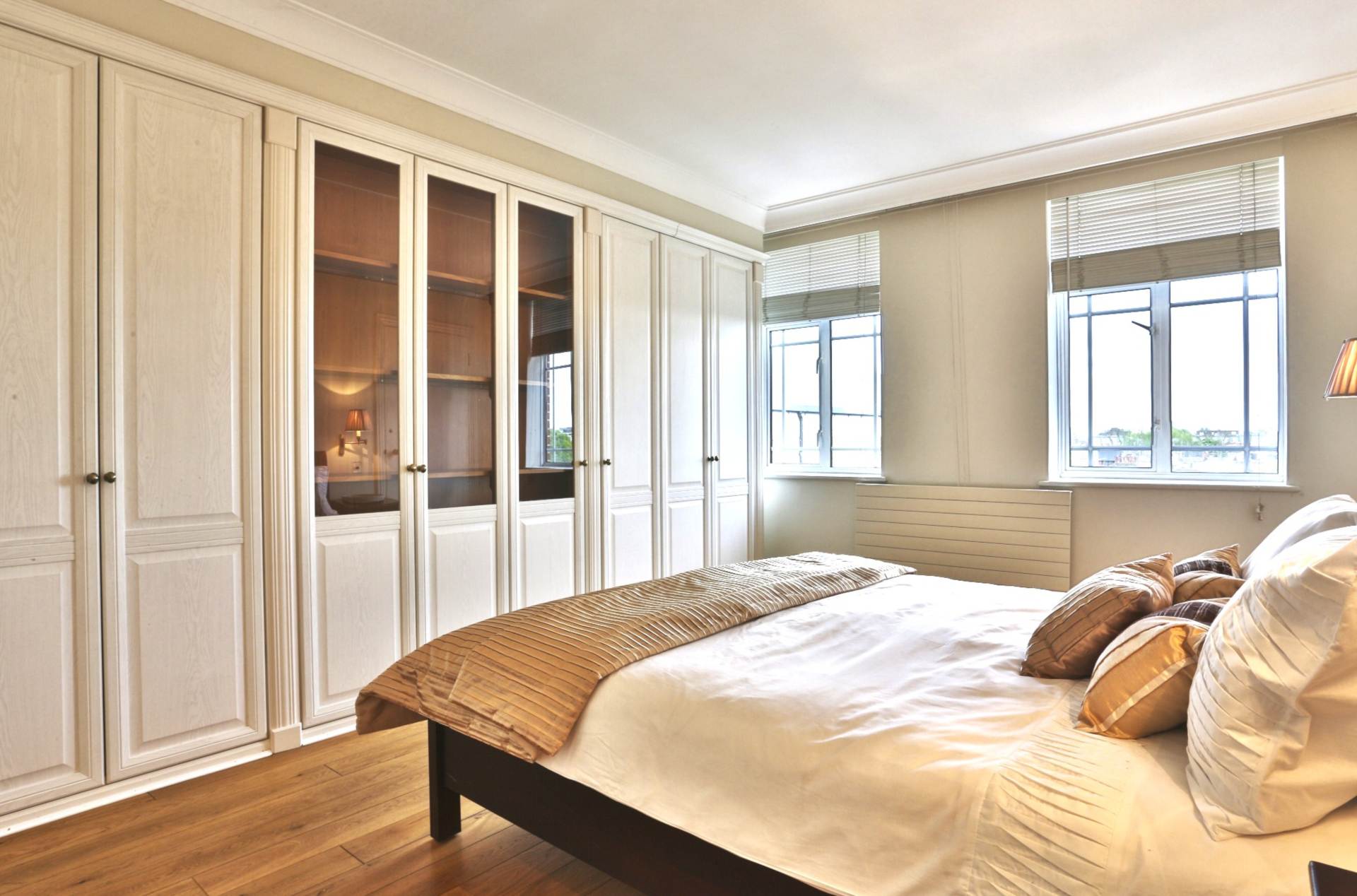 Leonard Court, Edwardes Square, Kensington W8, Image 5