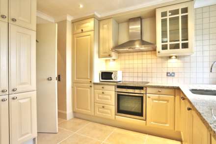 Leonard Court, Edwardes Square, Kensington W8, Image 9