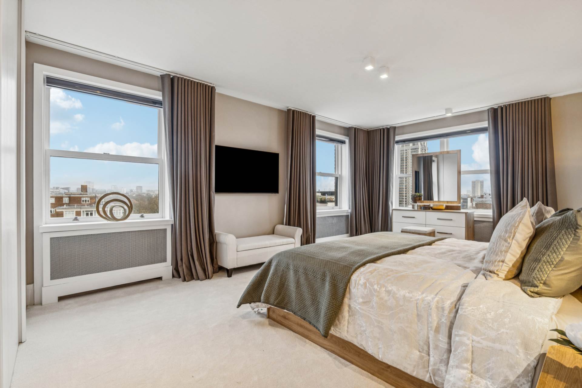 Penthouse, Kingston House South, Ennismore Gardens SW7, Image 4