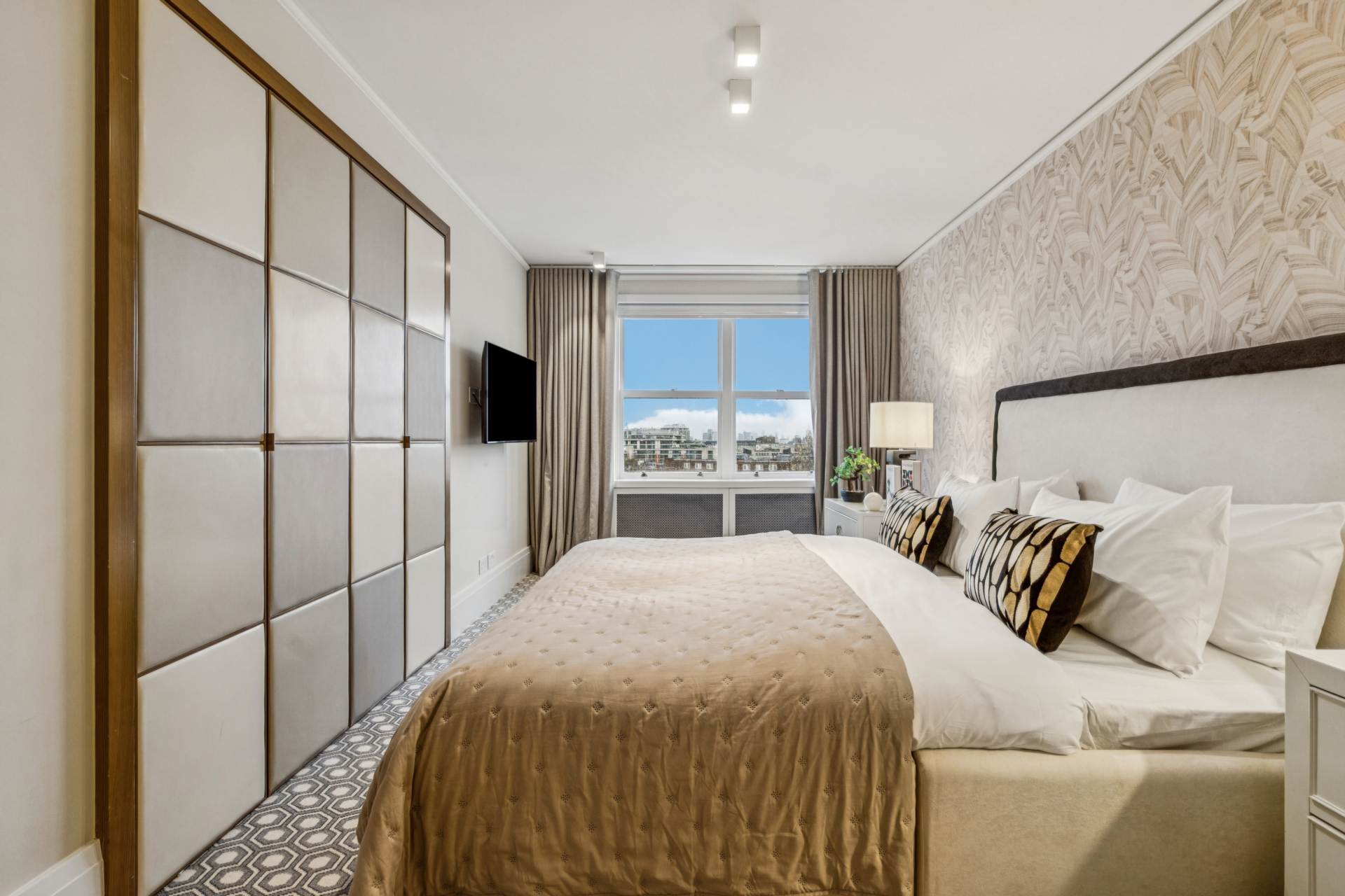 Penthouse, Kingston House South, Ennismore Gardens SW7, Image 6