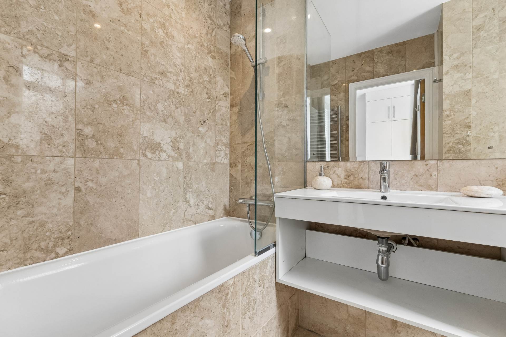 Garrick House, Carrington Street, Mayfair W1, Image 11