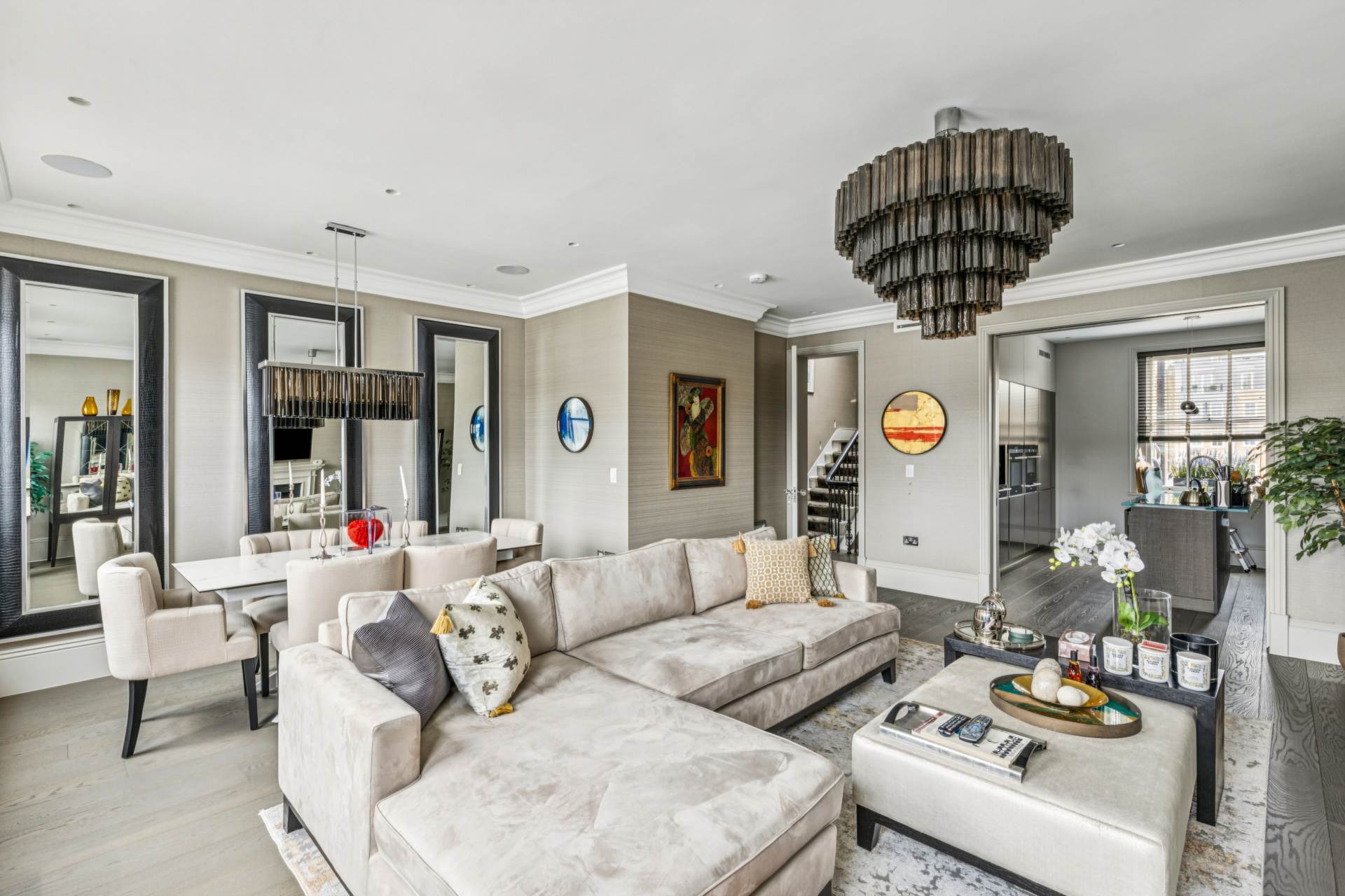 Ovington Gardens, Knightsbridge SW3, Image 2