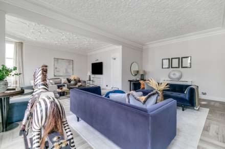 Wellington Court, Knightsbridge SW1X, Image 4