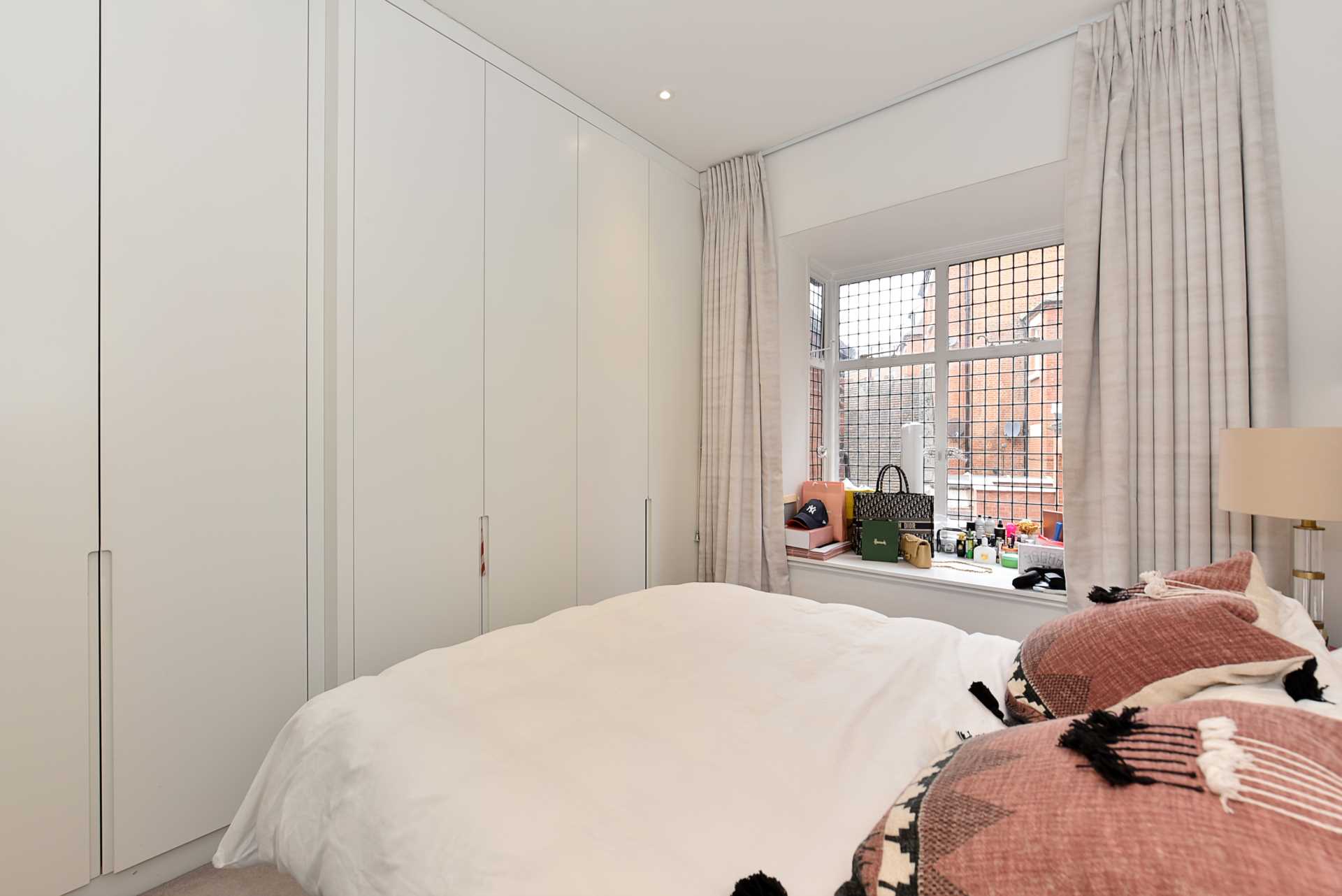 Holland Park Road, Kensington, Image 11