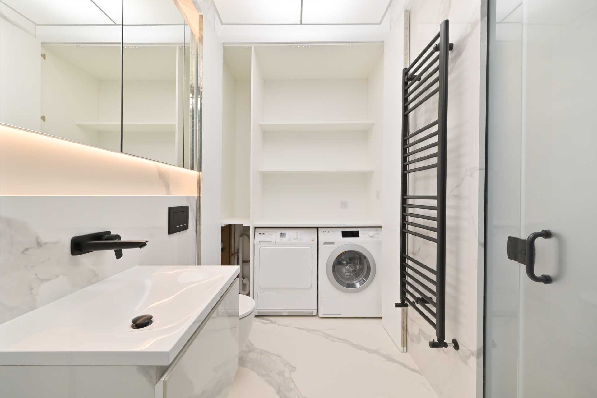 Holland Park Mews, London, Image 12