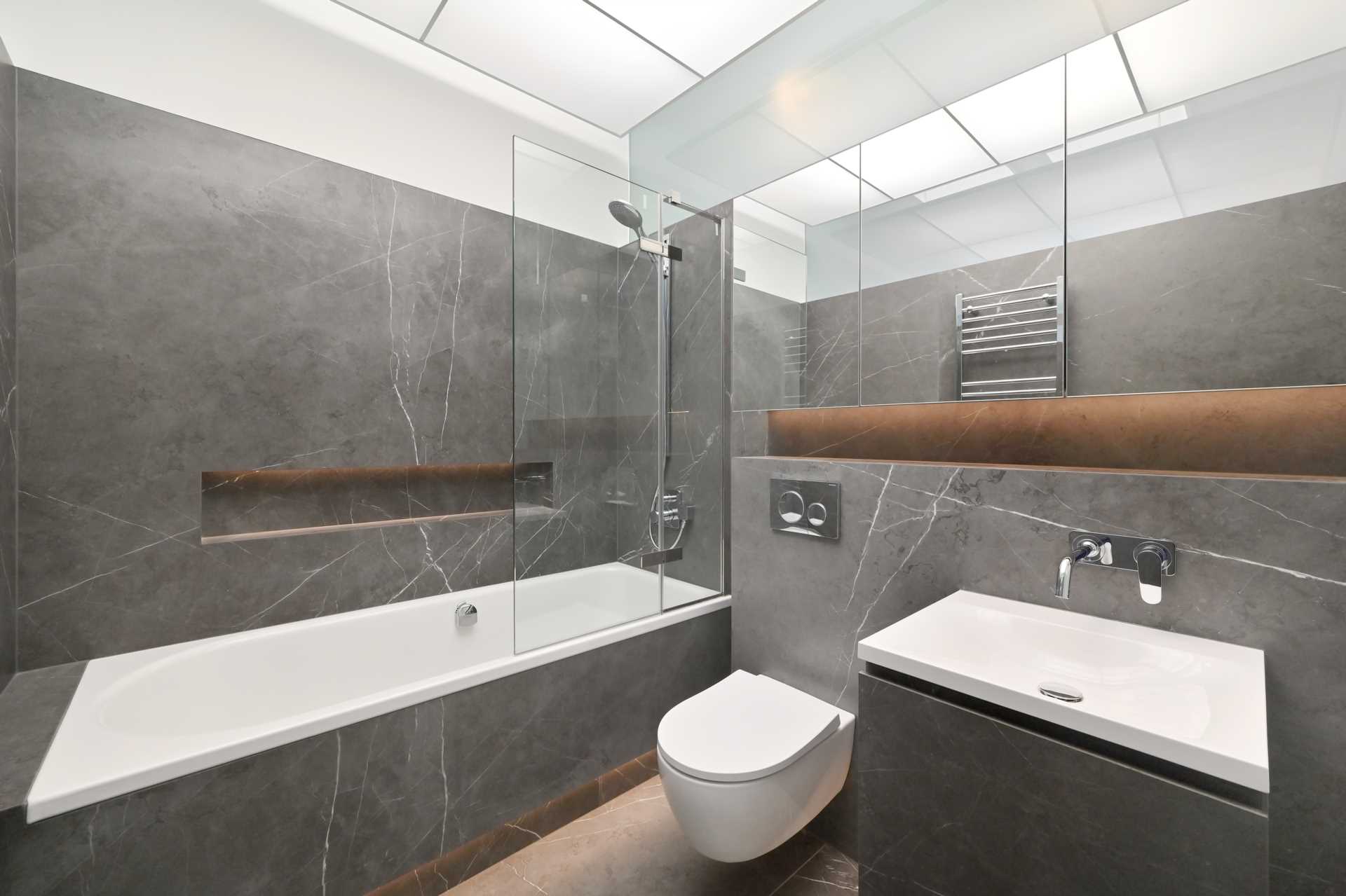 Holland Park Mews, London, Image 15