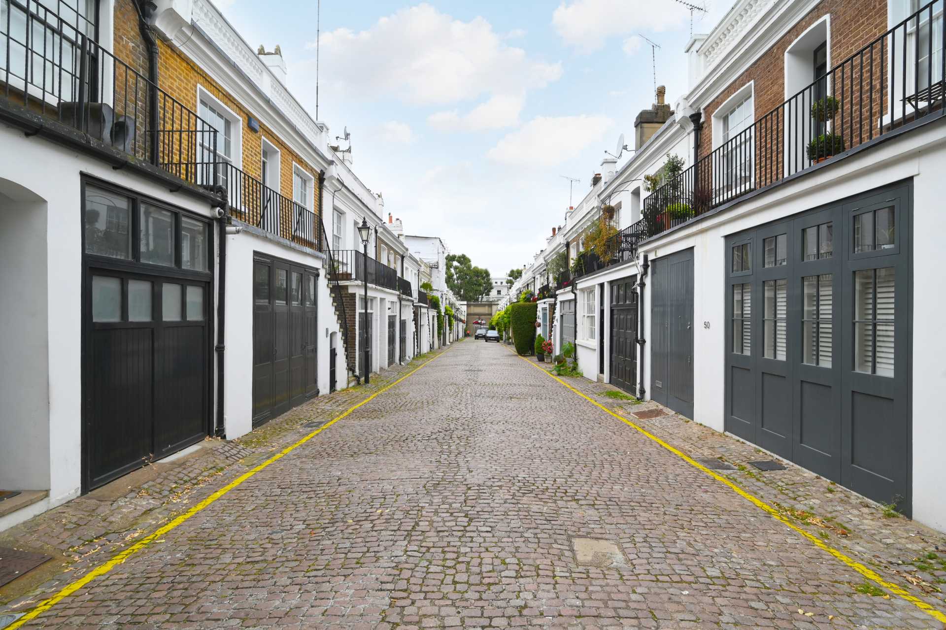 Holland Park Mews, London, Image 16