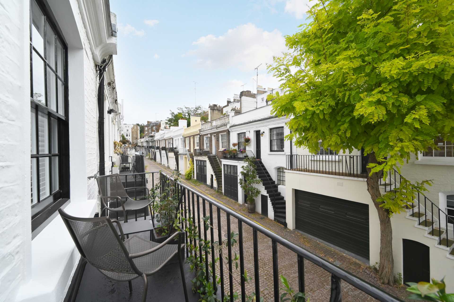 Holland Park Mews, London, Image 17