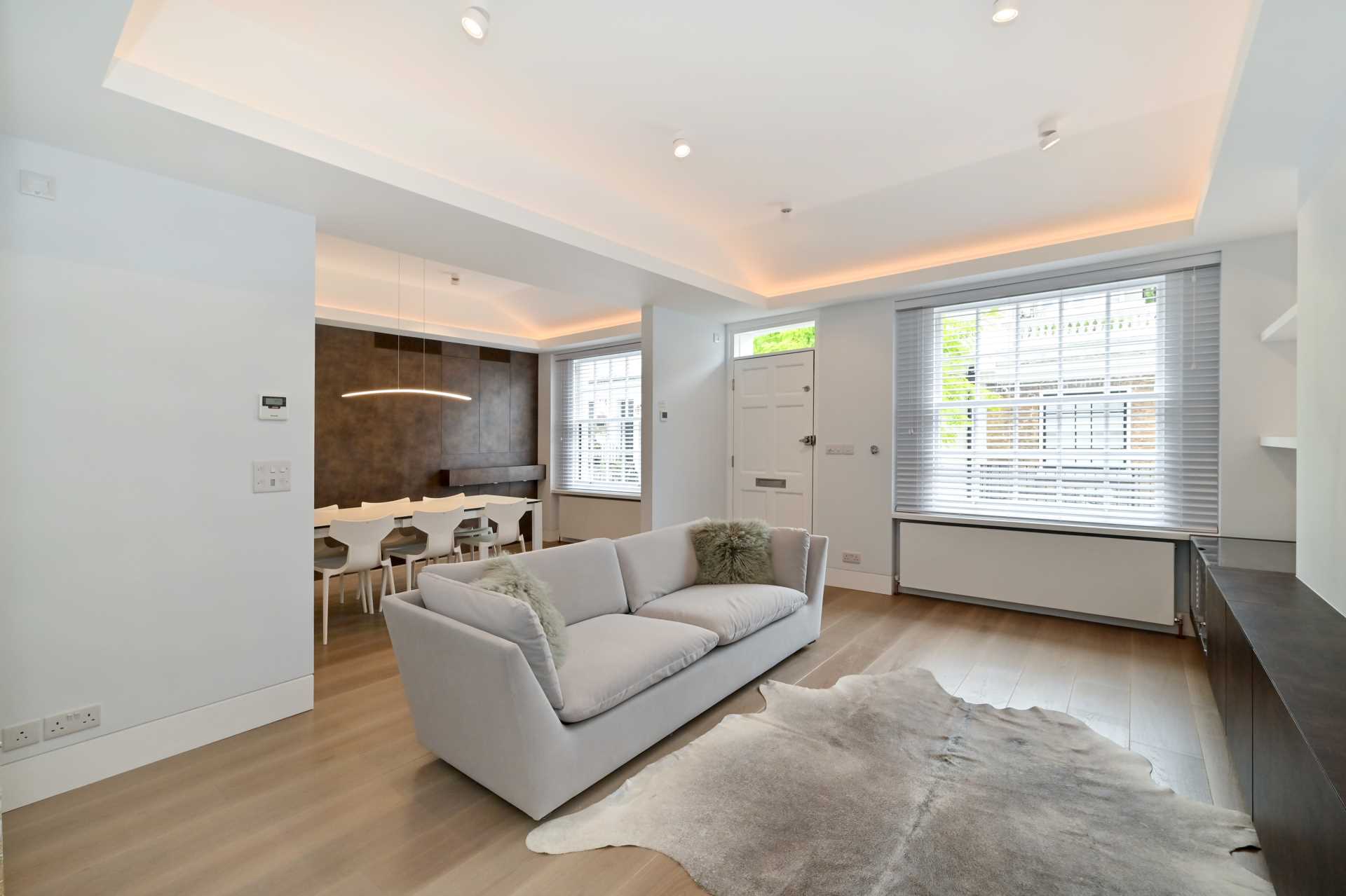 Holland Park Mews, London, Image 4