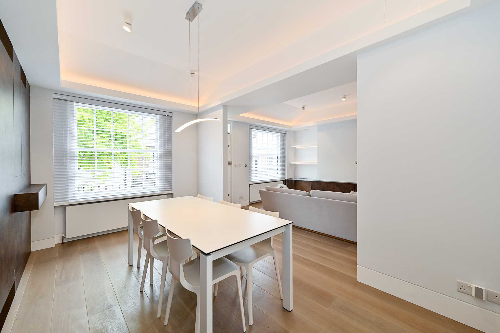 Holland Park Mews, London, Image 5
