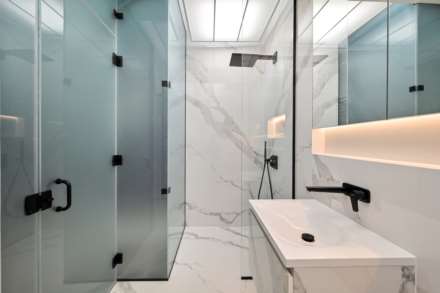 Holland Park Mews, London, Image 11