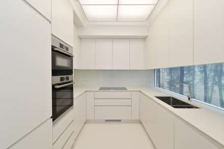 Holland Park Mews, London, Image 7