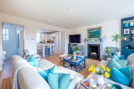 3 Bedroom Apartment, Royal Crescent, London