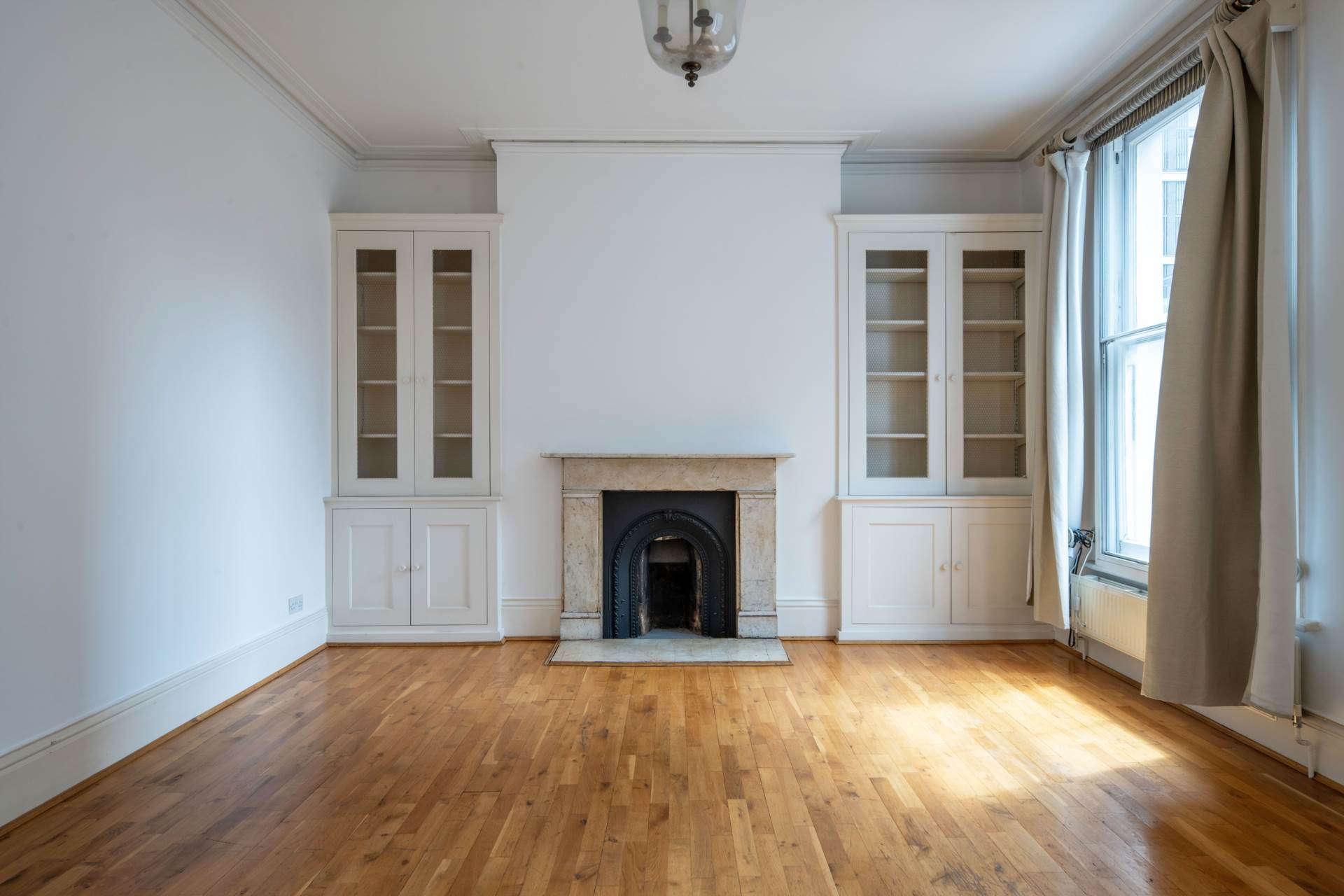 Upper Richmond Road, East Putney SW15, Image 2