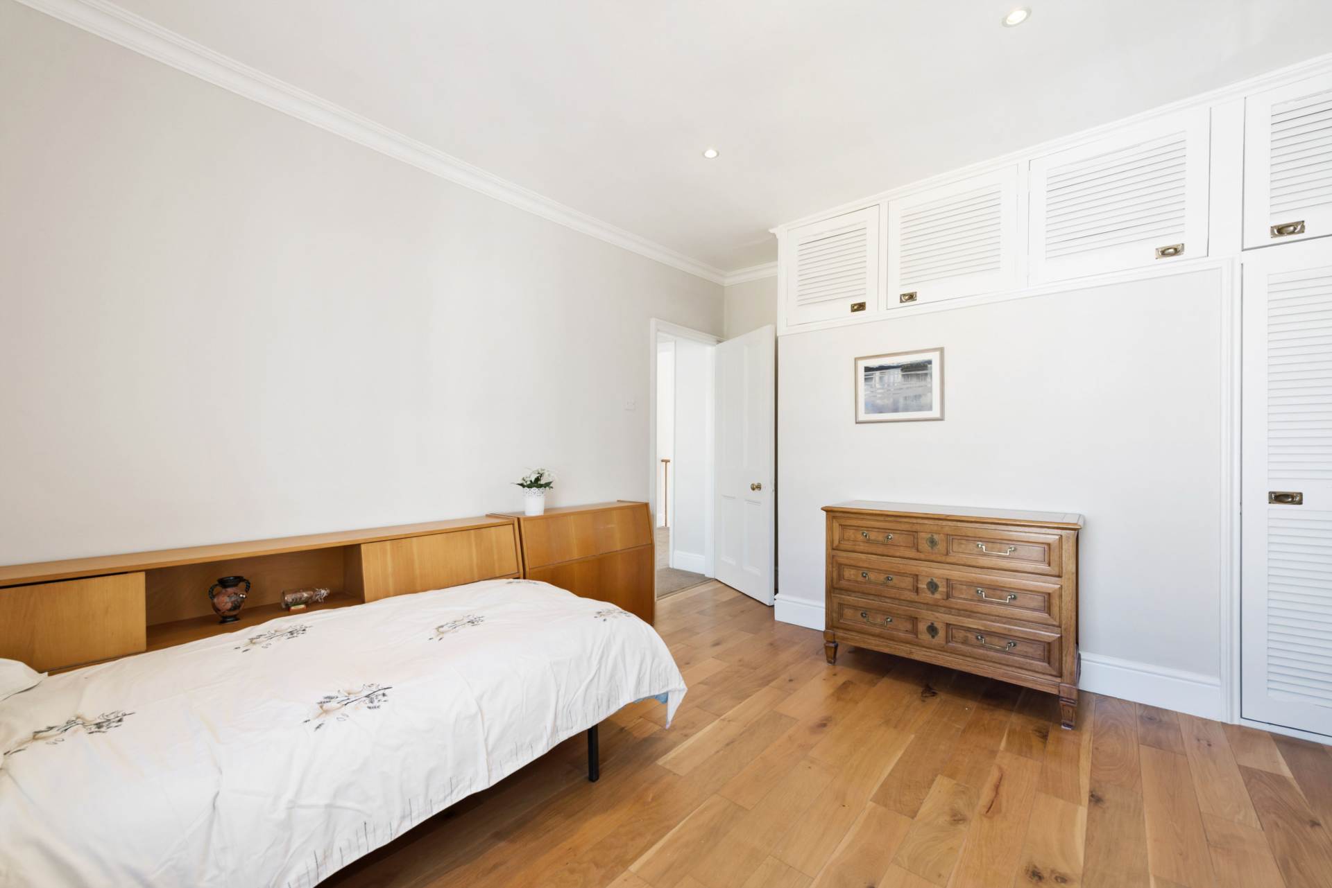 Queensdale Road, London, Image 13