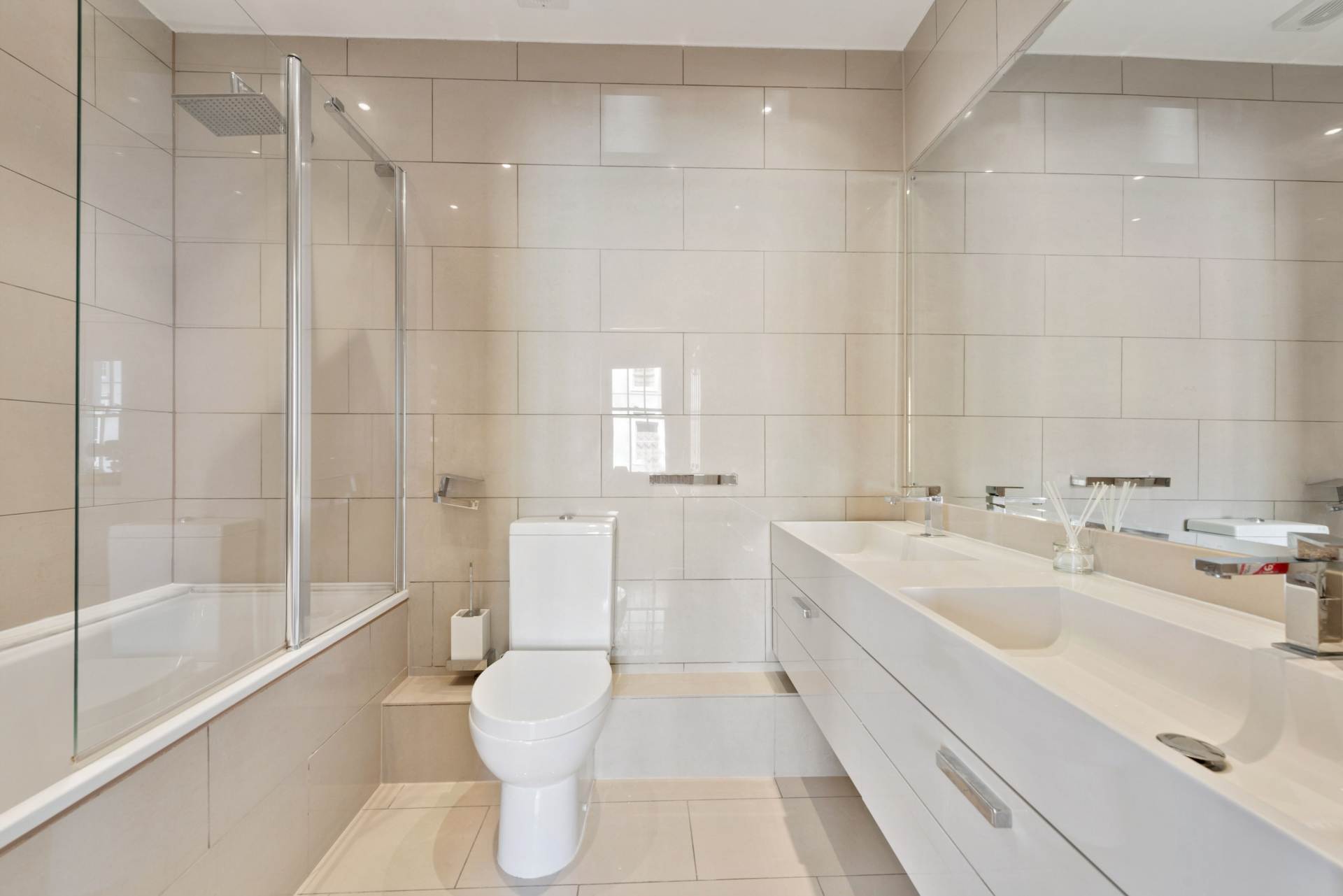 Queensdale Road, London, Image 16