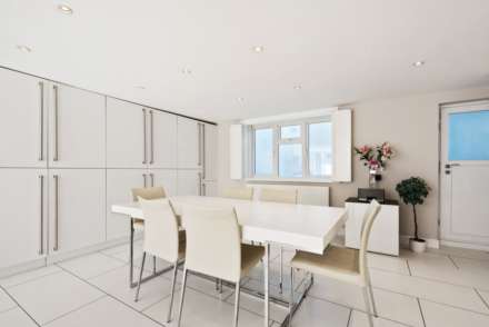 Queensdale Road, London, Image 9