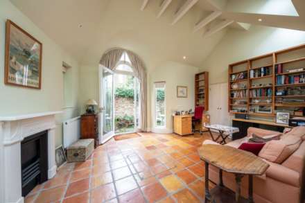 2 Bedroom House, Addison Place, Holland Park