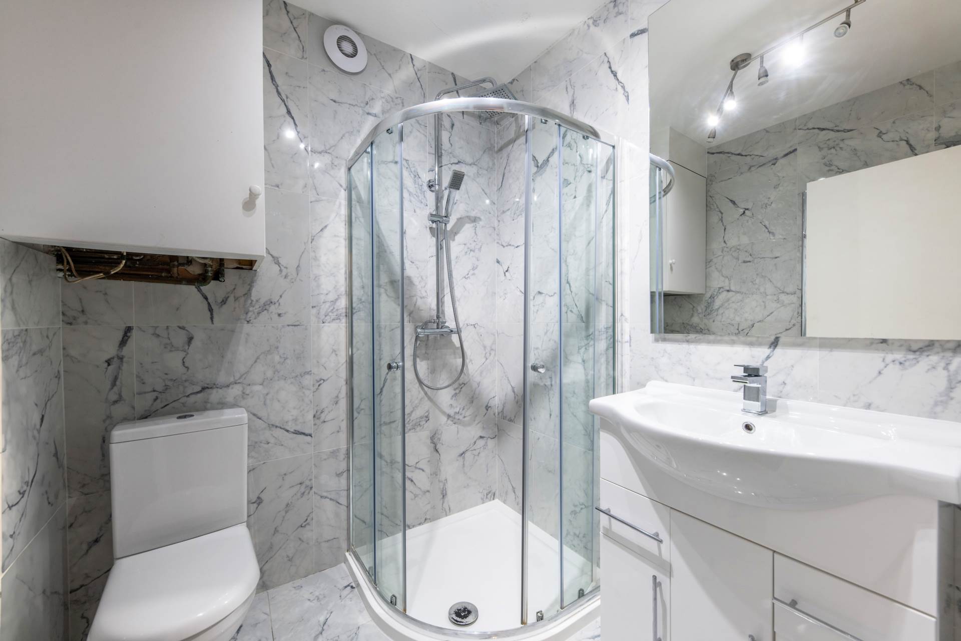 Upper Richmond Road, London, Image 7