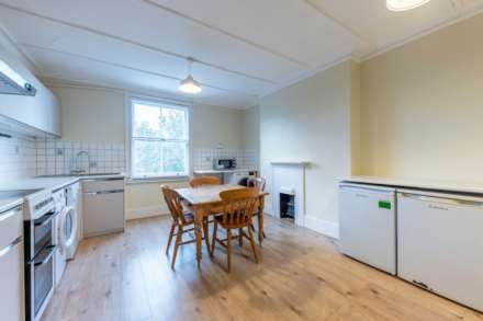 Upper Richmond Road, London, Image 3