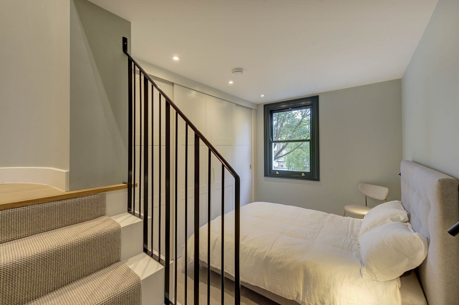 Blenheim Crescent, London, Image 5