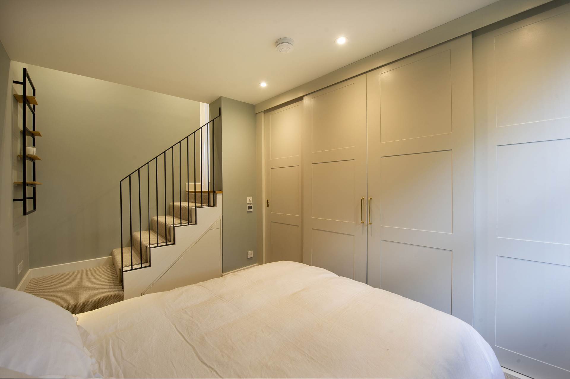 Blenheim Crescent, London, Image 6