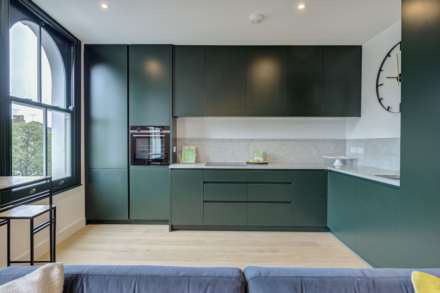 Blenheim Crescent, London, Image 4