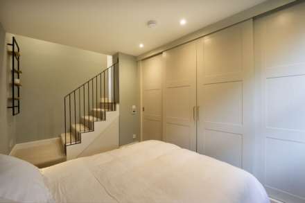 Blenheim Crescent, London, Image 6