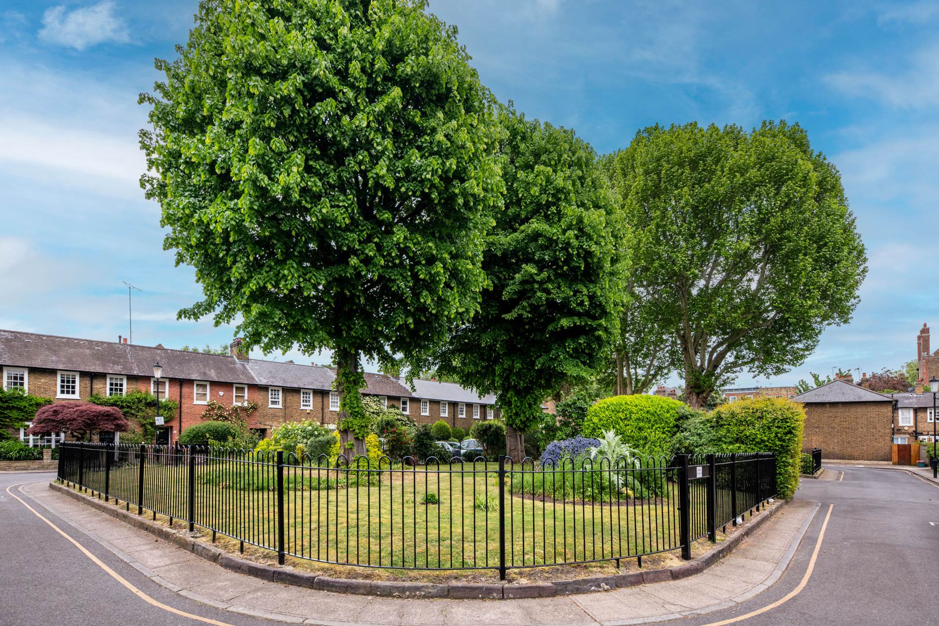 Avondale Park Gardens, London, Image 17