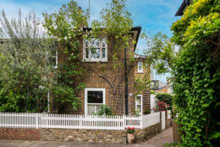 Avondale Park Gardens, London, Image 1