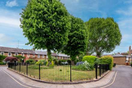 Avondale Park Gardens, London, Image 17