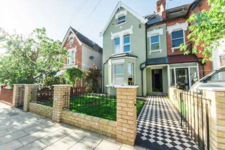 Flat, Hopton Road, London