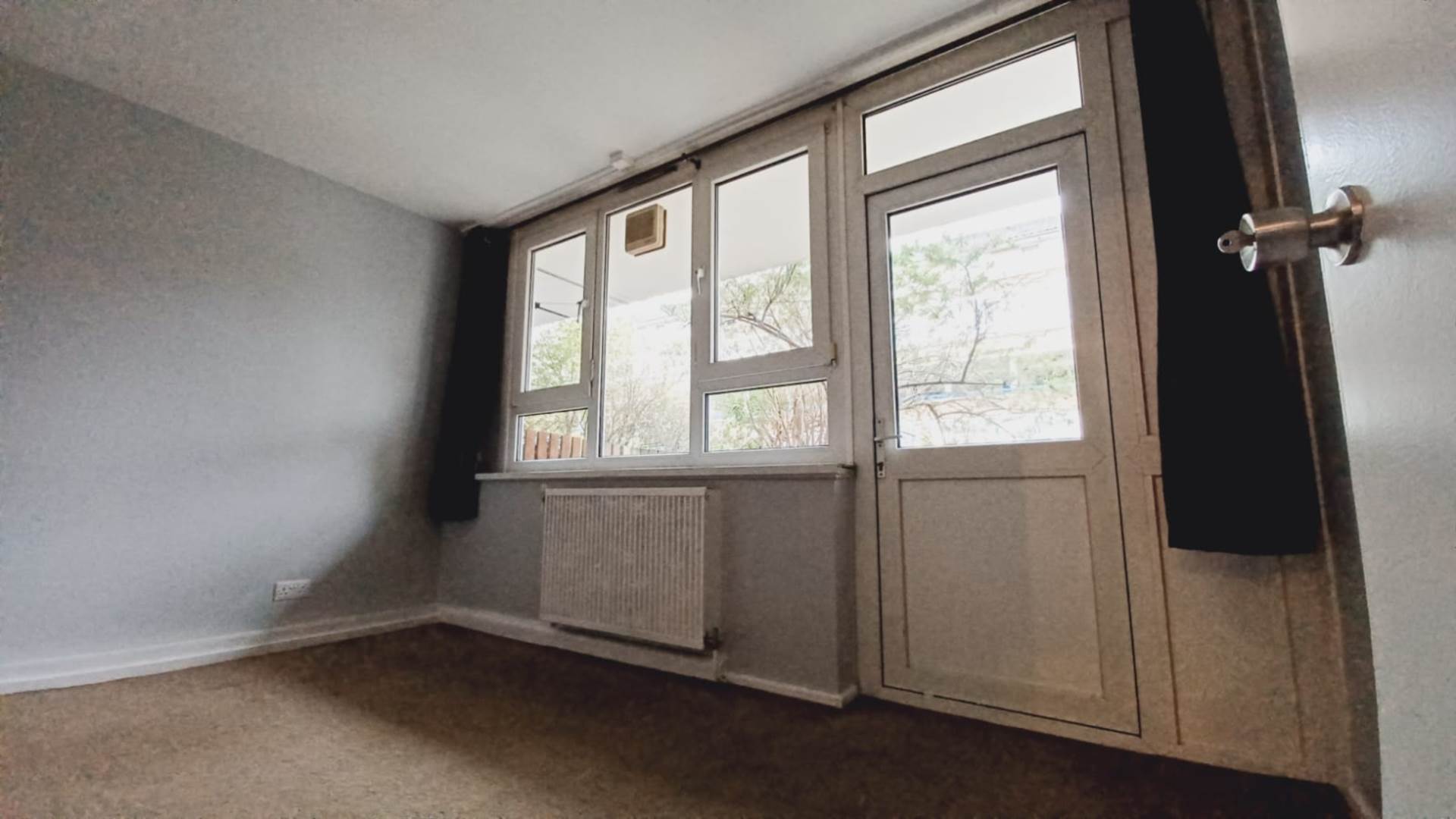 Spacious 5 bedroom split level maisonette, Image 2
