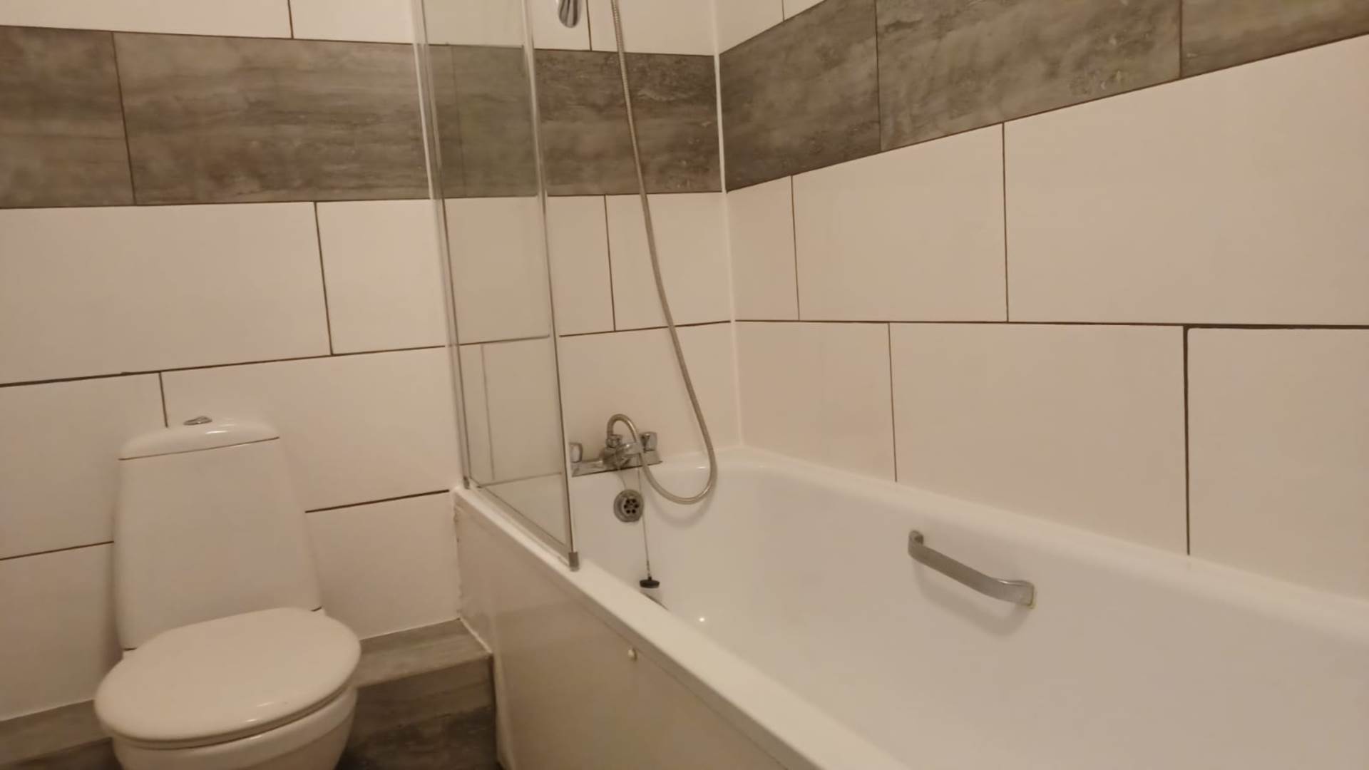 Spacious 5 bedroom split level maisonette, Image 5