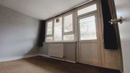 Spacious 5 bedroom split level maisonette, Image 2