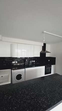 Spacious 5 bedroom split level maisonette, Image 8